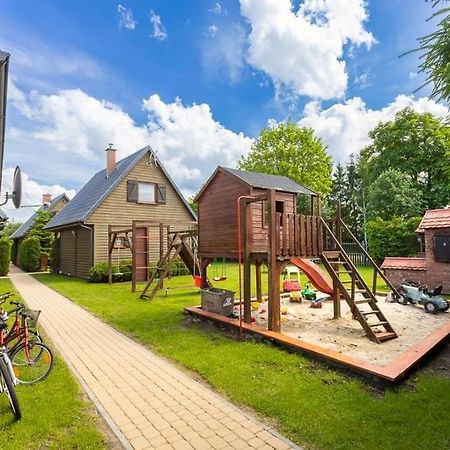 Caloroczne Domki Nad Morzem I Jeziorem Jezierzany Exteriör bild