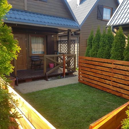 Caloroczne Domki Nad Morzem I Jeziorem Jezierzany Exteriör bild